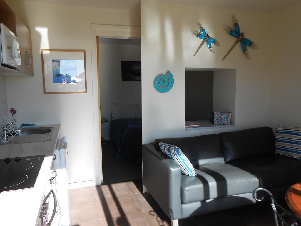 The Penguin Room - Tidelines Of Bicheno Room photo